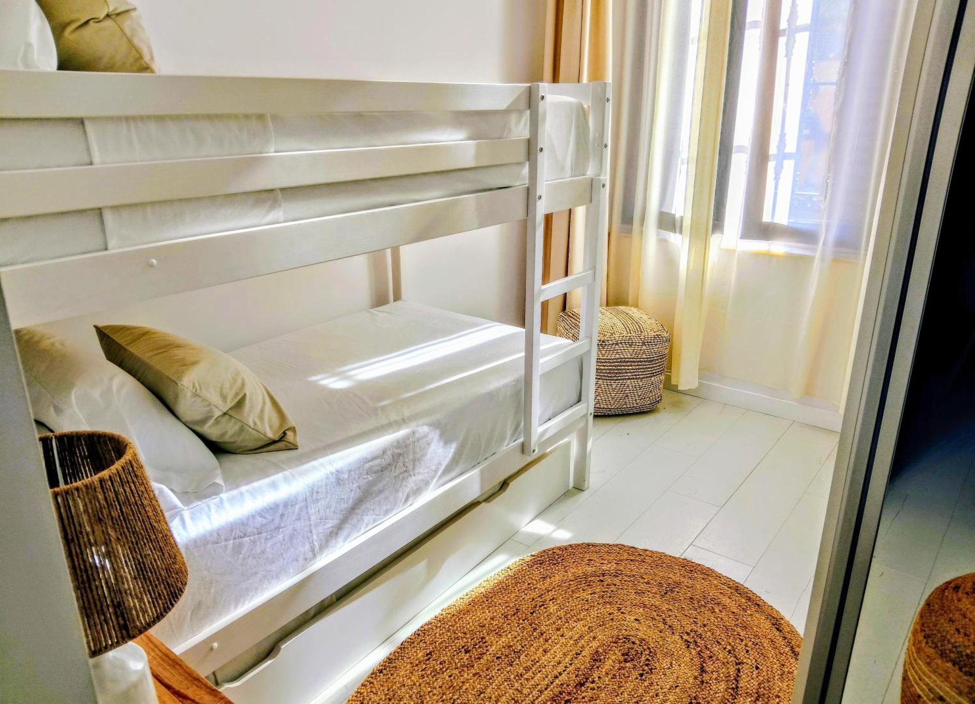 Piso Con Patio, 3 Habitaciones, En La Goleta Apartment Malaga