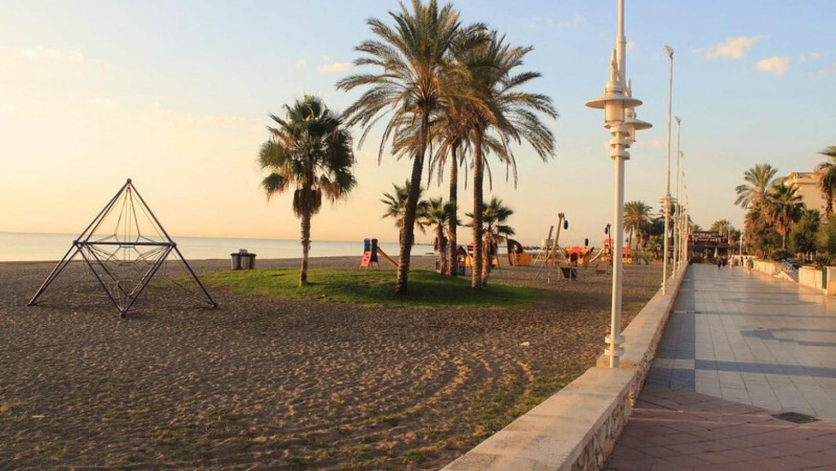 Chalet En Primera Linea De Playa Apartment Malaga