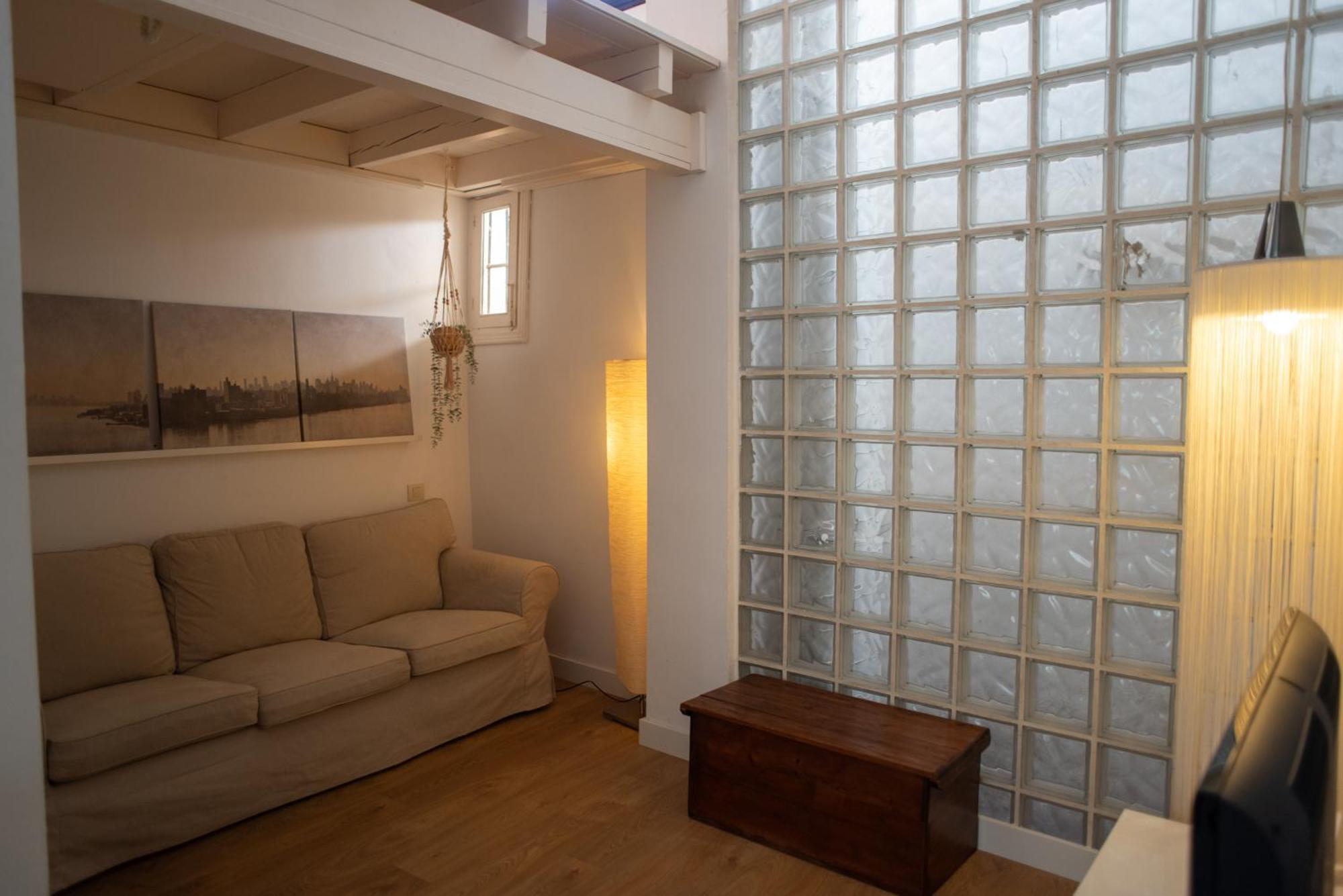 Cozy & Quiet In The Center Apartment *