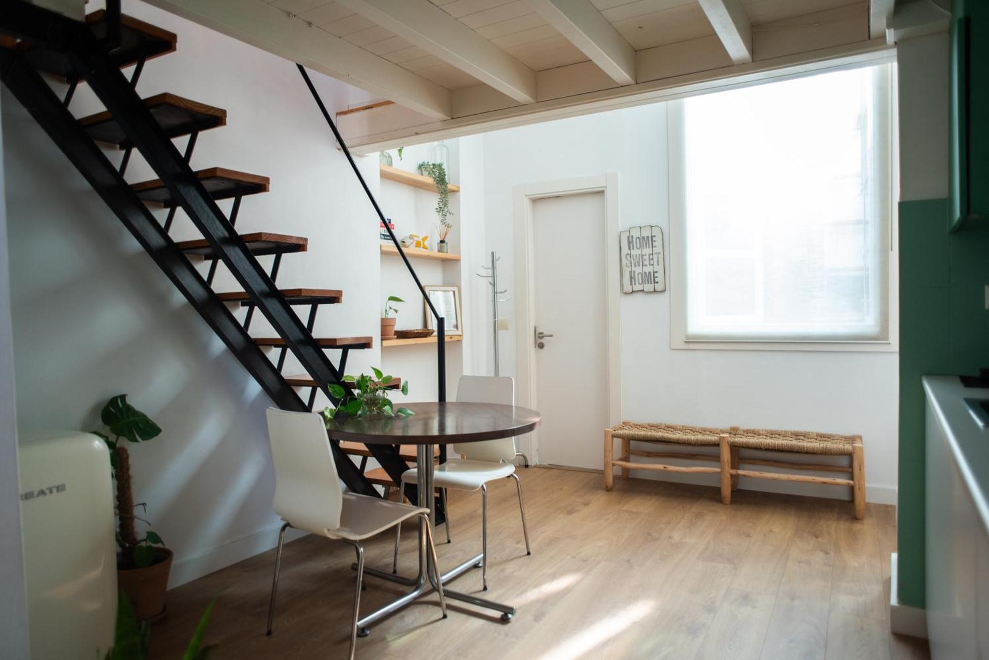 Cozy & Quiet In The Center Apartment