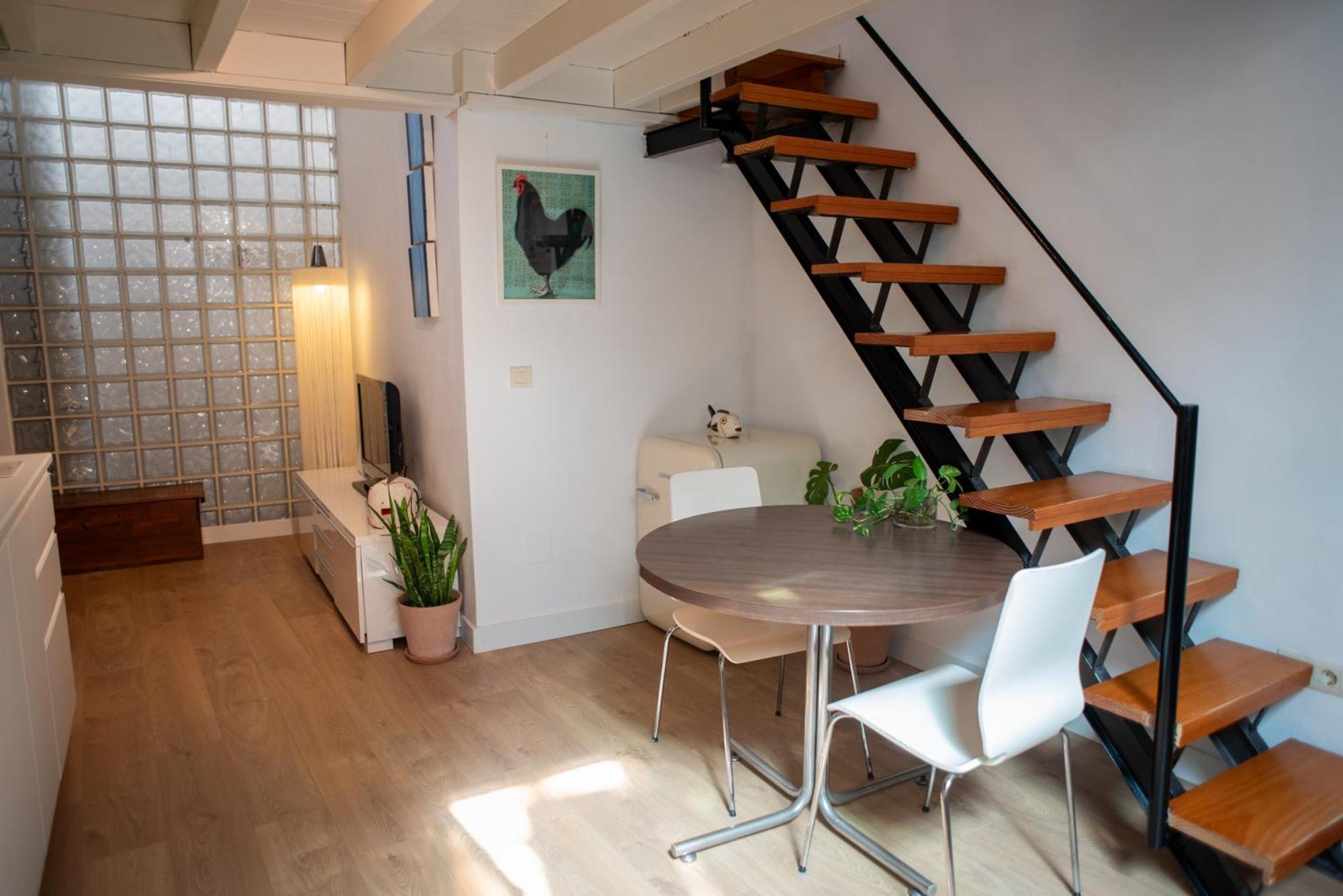 Cozy & Quiet In The Center Apartment *