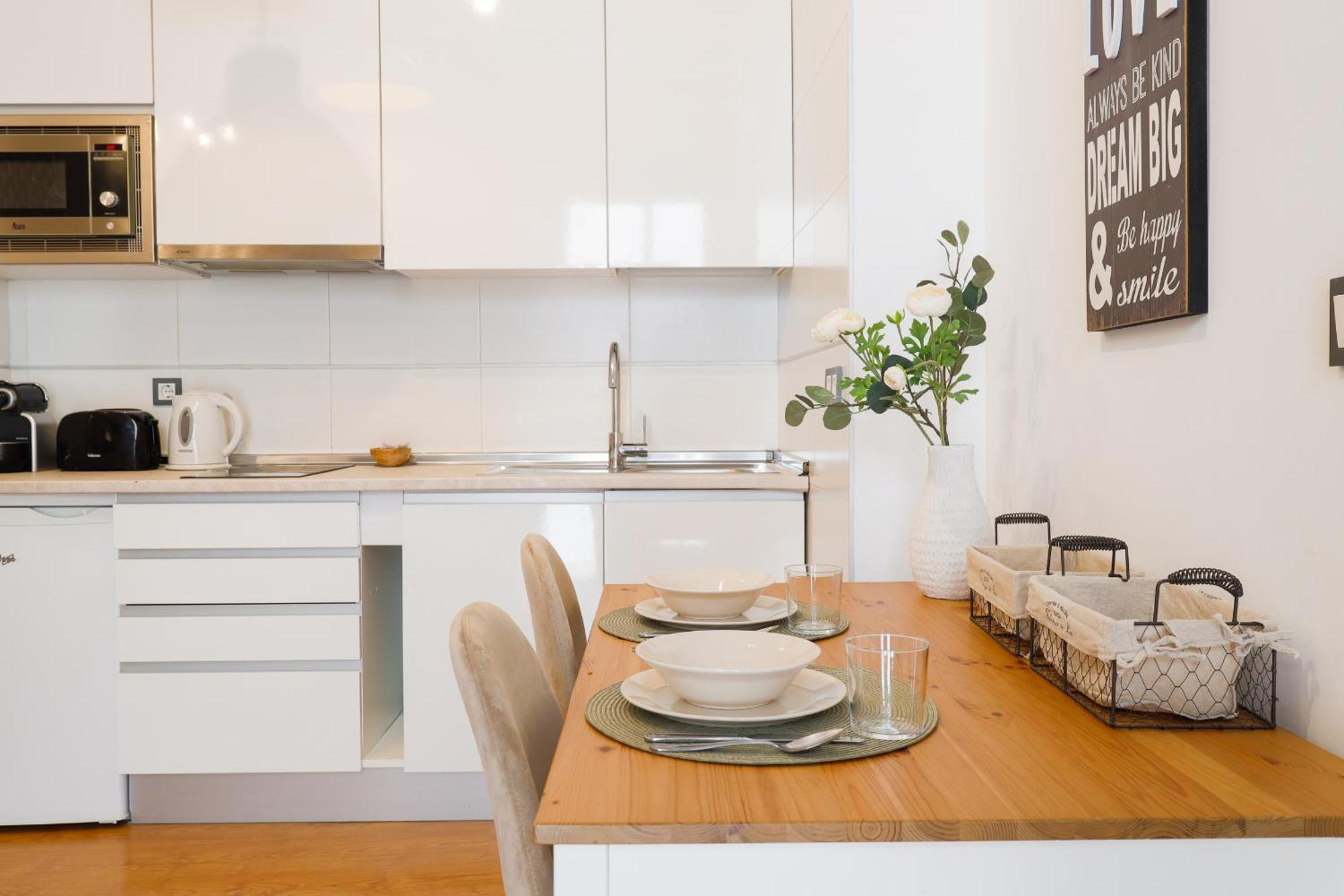 C15 - Charming Modern In The Centre Apartment *
