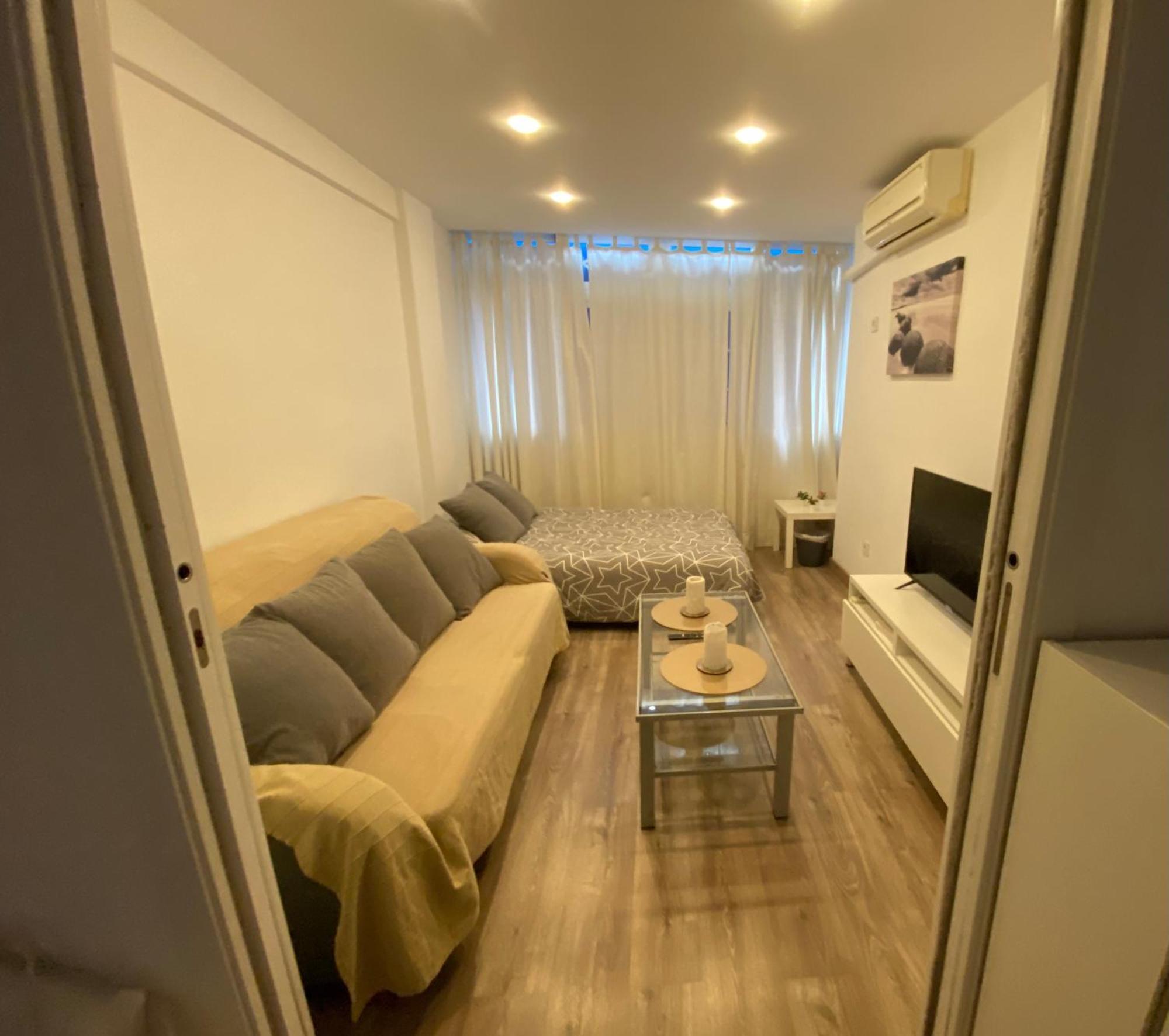 Homestay Cerca De Aeropuerto, Metro ,bus Malaga