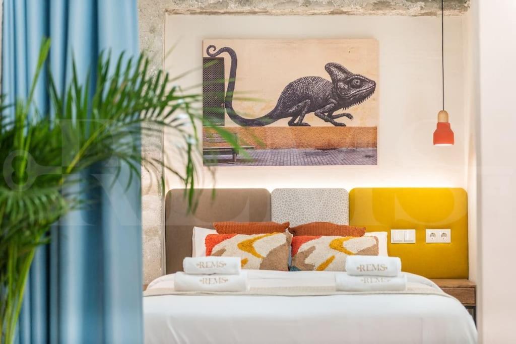 Appartement Stylish With A Street Art Touch By Rems *
