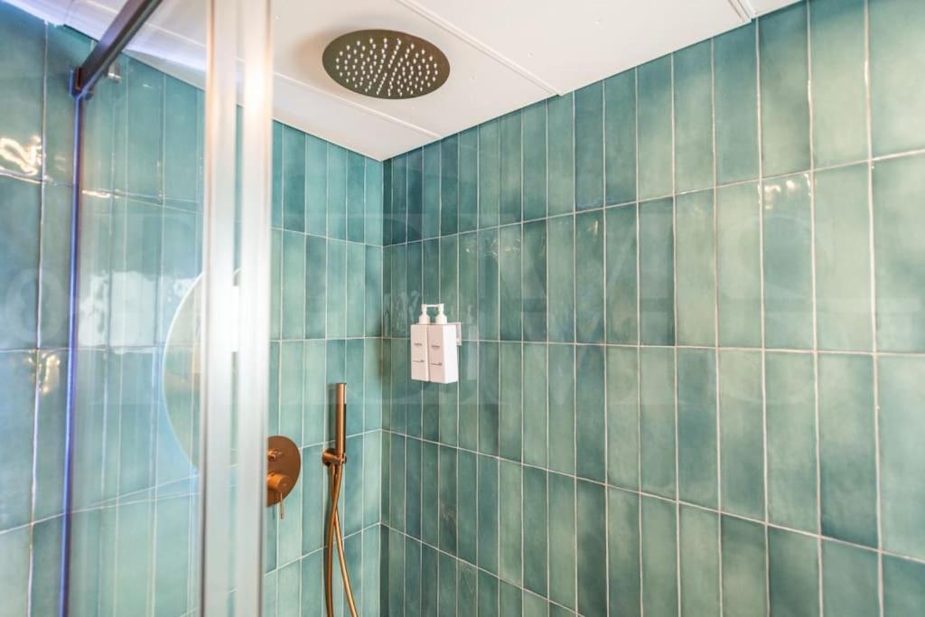 Appartement Stylish With A Street Art Touch By Rems *