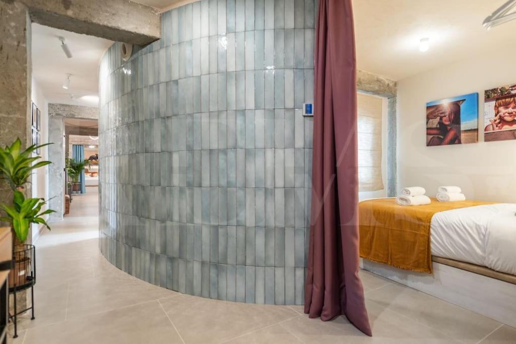 Stylish With A Street Art Touch By Rems Appartement