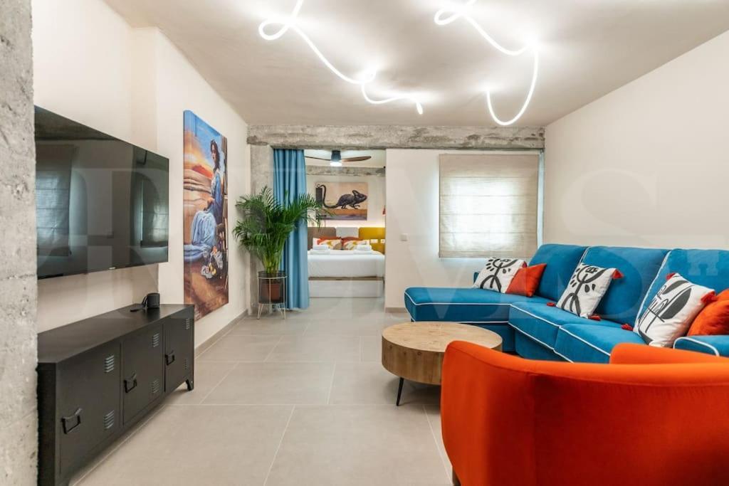Stylish With A Street Art Touch By Rems Appartement *