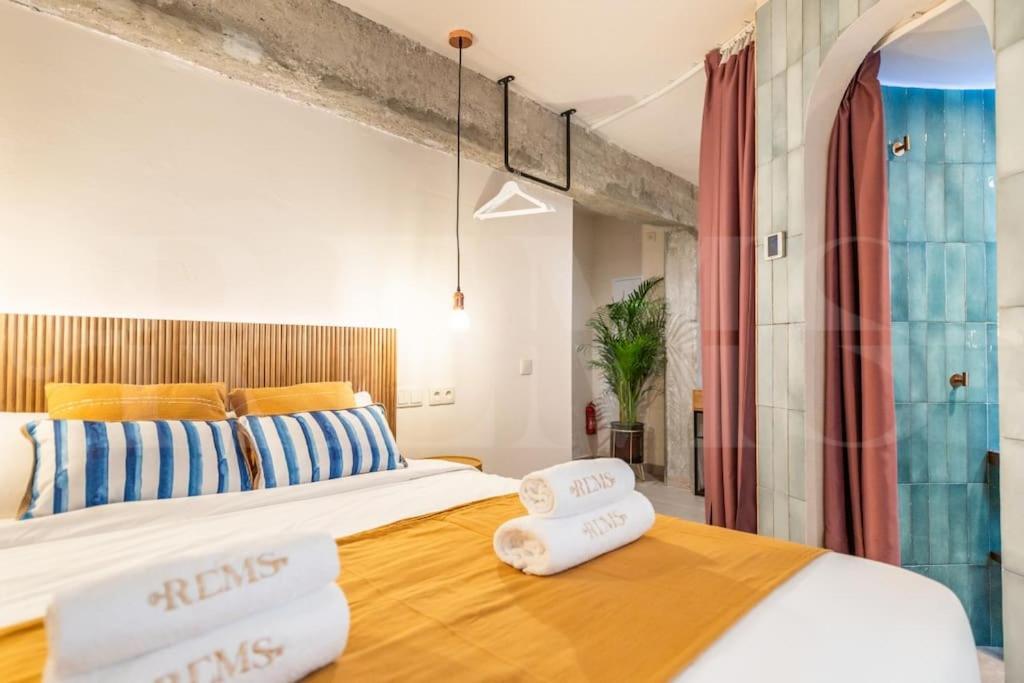 Appartement Stylish With A Street Art Touch By Rems *