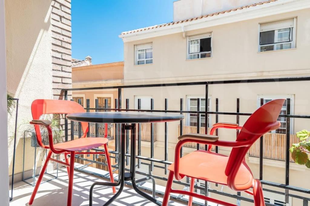 Apartment Pop Art Gem With Paintings By Local Artist By Rems *