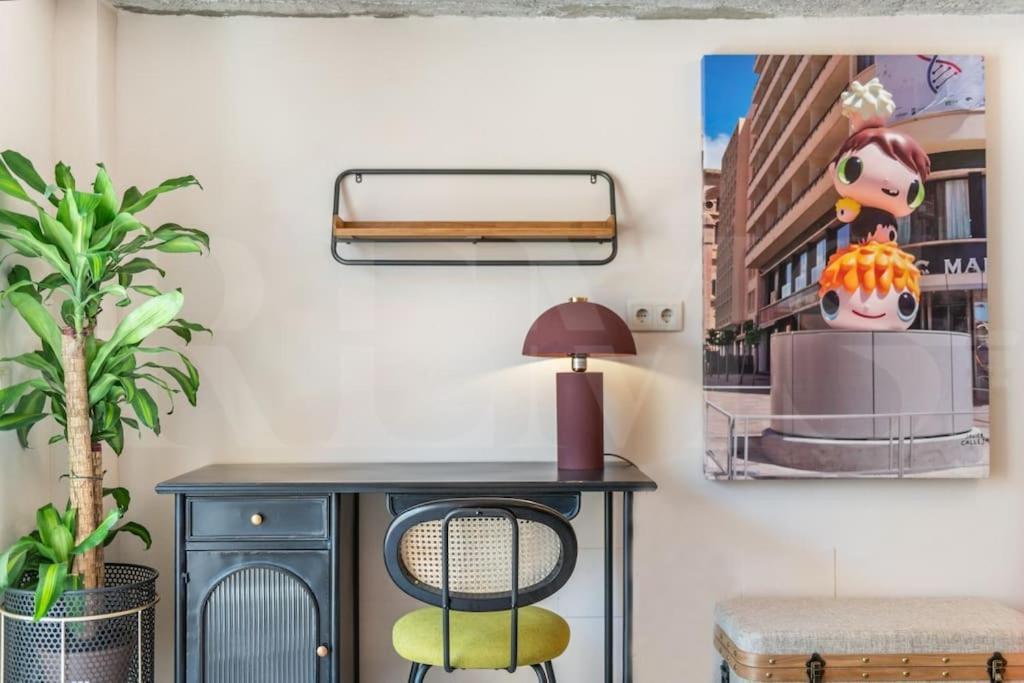 Apartment Pop Art Gem With Paintings By Local Artist By Rems *