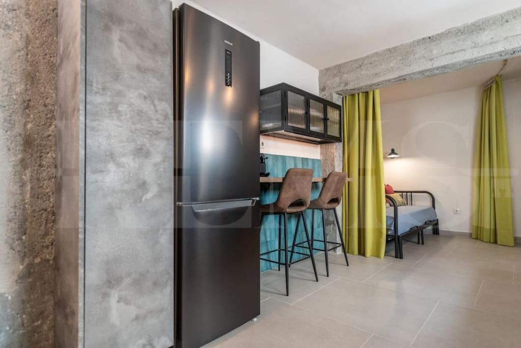 Pop Art Gem With Paintings By Local Artist By Rems Apartment Malaga