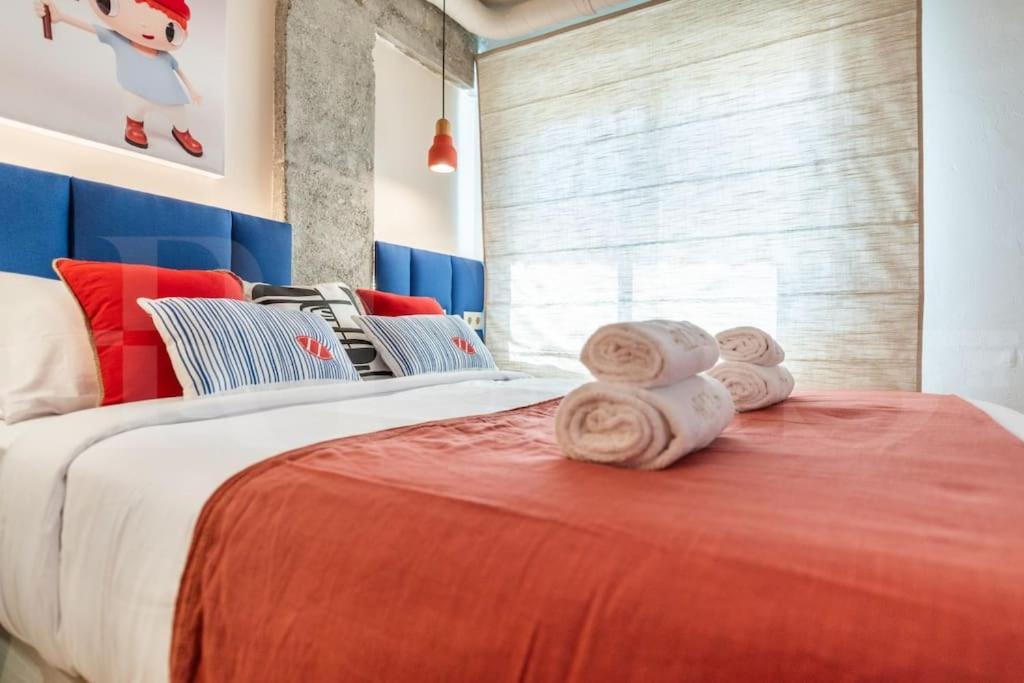 Apartment Pop Art Gem With Paintings By Local Artist By Rems