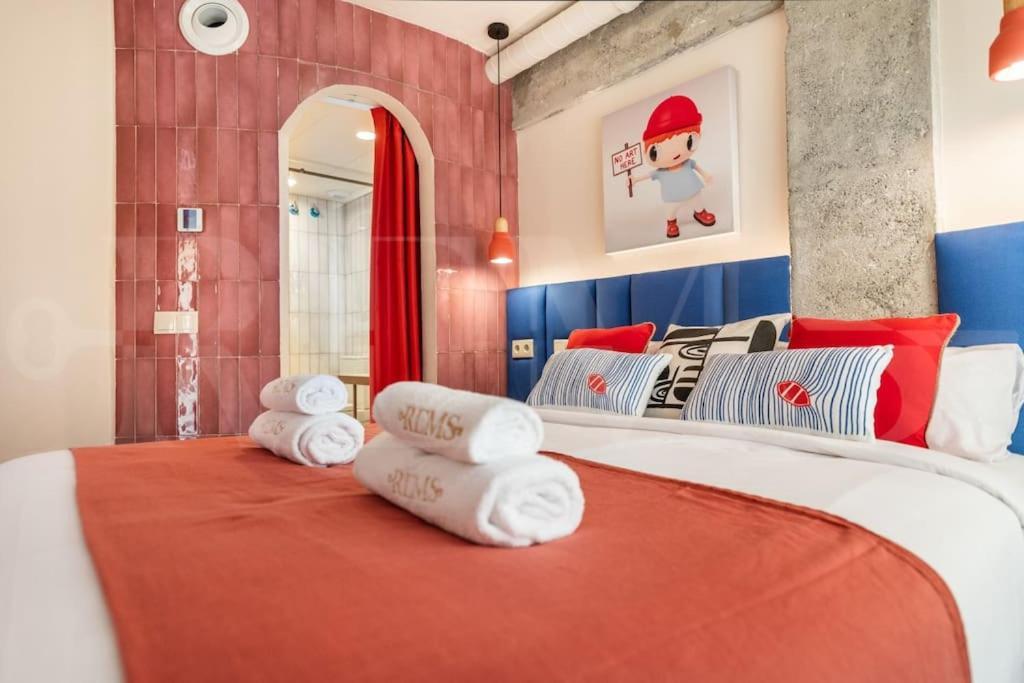 Apartment Pop Art Gem With Paintings By Local Artist By Rems *