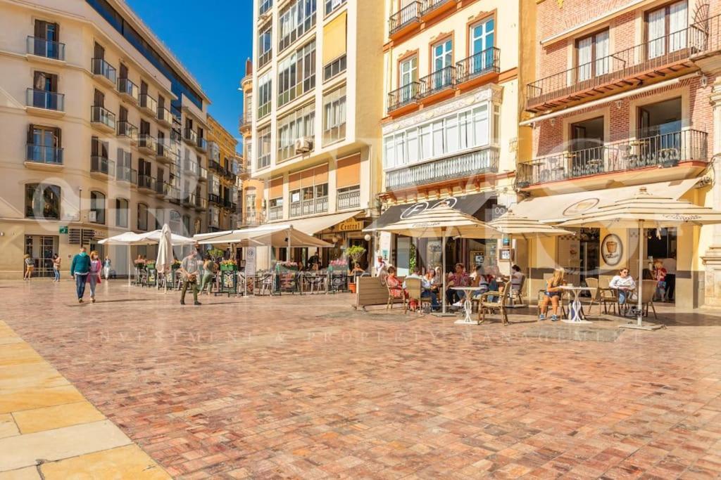 Apartment Pop Art Gem With Paintings By Local Artist By Rems Malaga