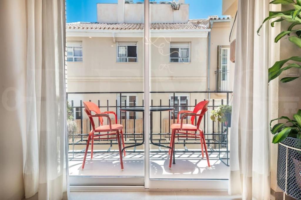 Pop Art Gem With Paintings By Local Artist By Rems Apartment *