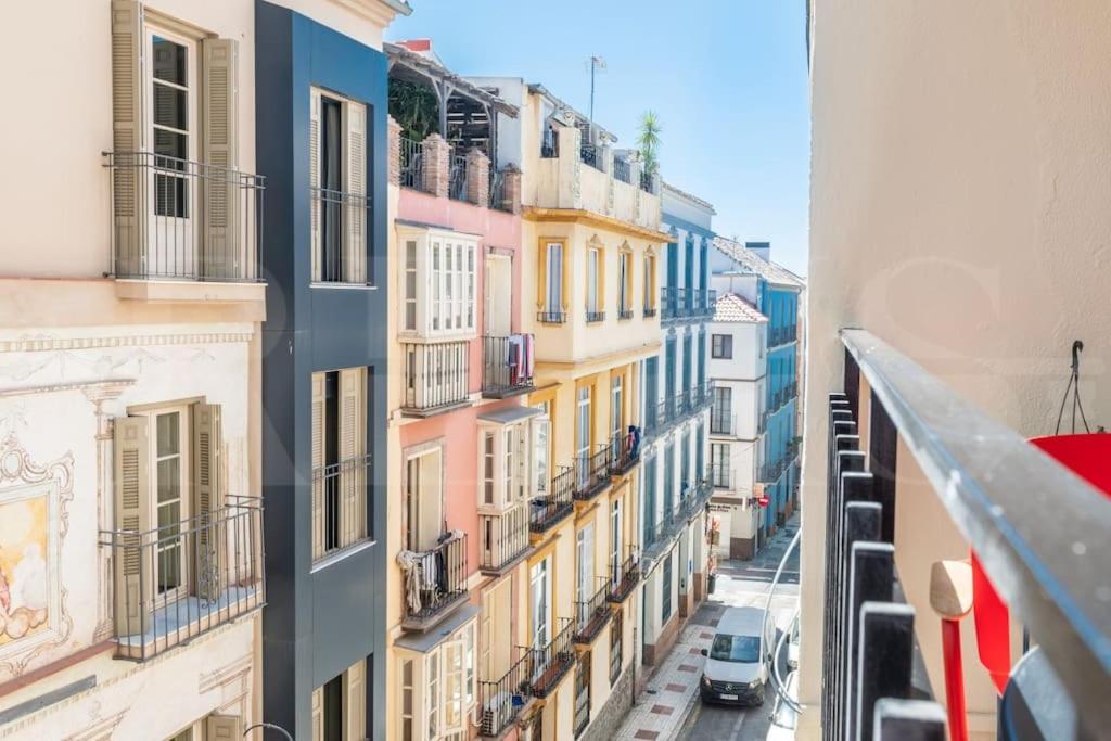 Apartment Pop Art Gem With Paintings By Local Artist By Rems *