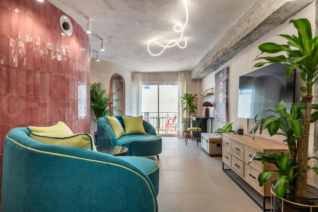 Apartment Pop Art Gem With Paintings By Local Artist By Rems Malaga