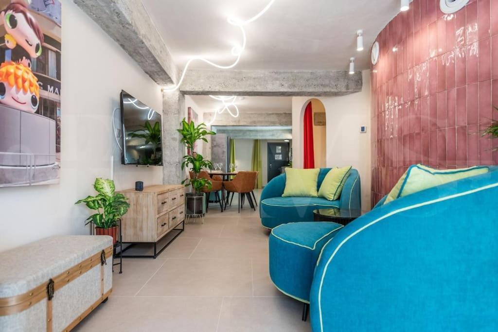 Pop Art Gem With Paintings By Local Artist By Rems Apartment