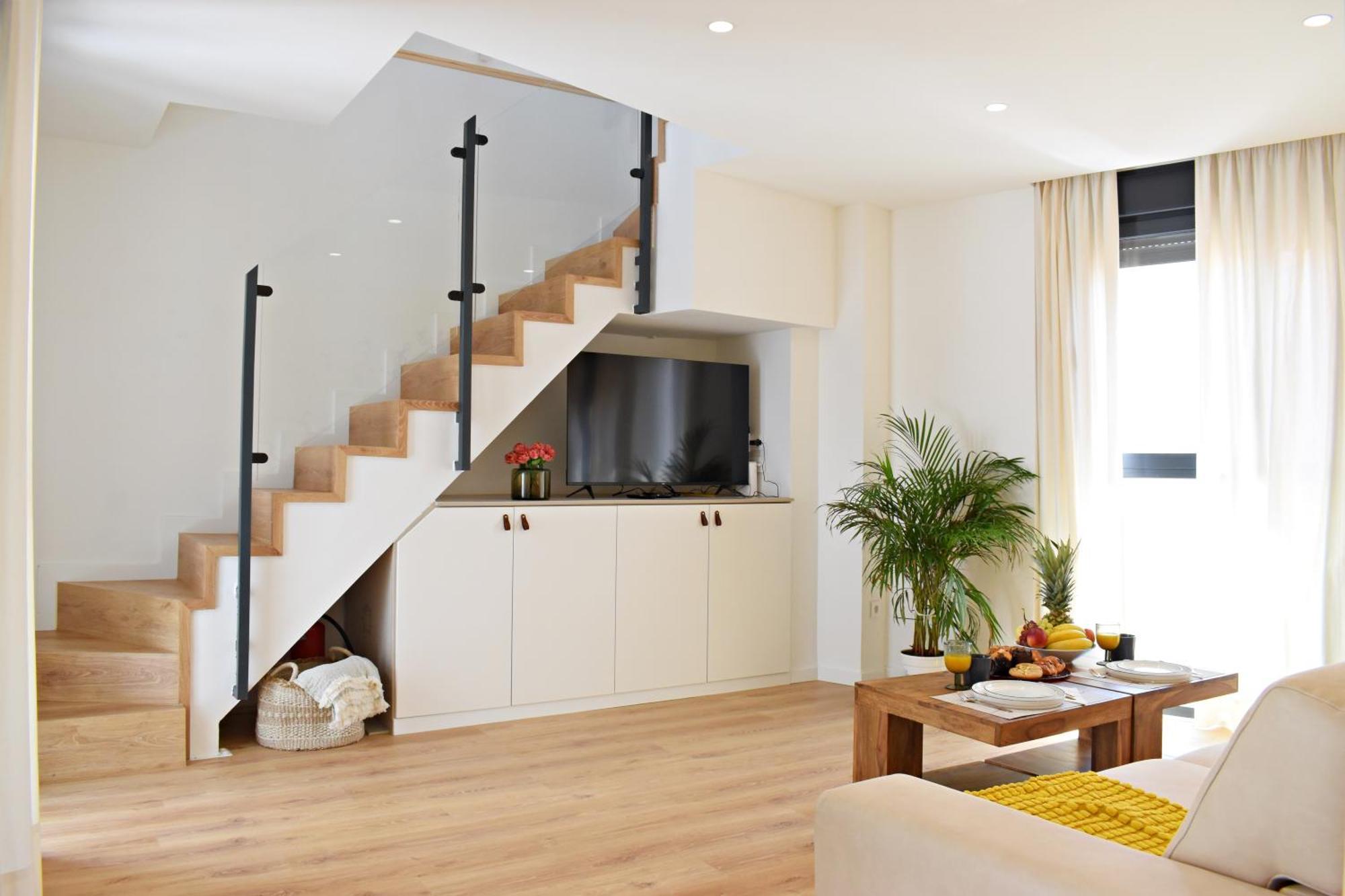 Bright Duplex In Centre Apartment
