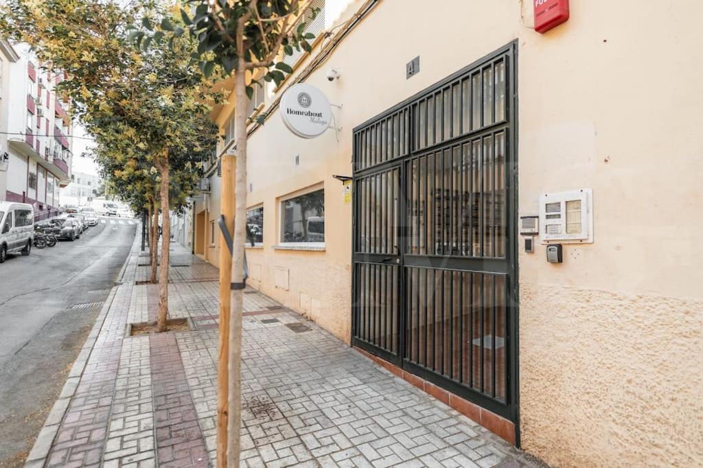 Peaceful With A Private Patio By Rems Malaga