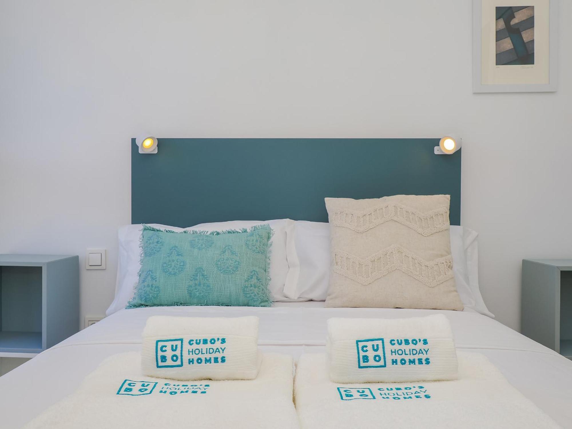 Apartment Cubo's Urban Sky West View 5