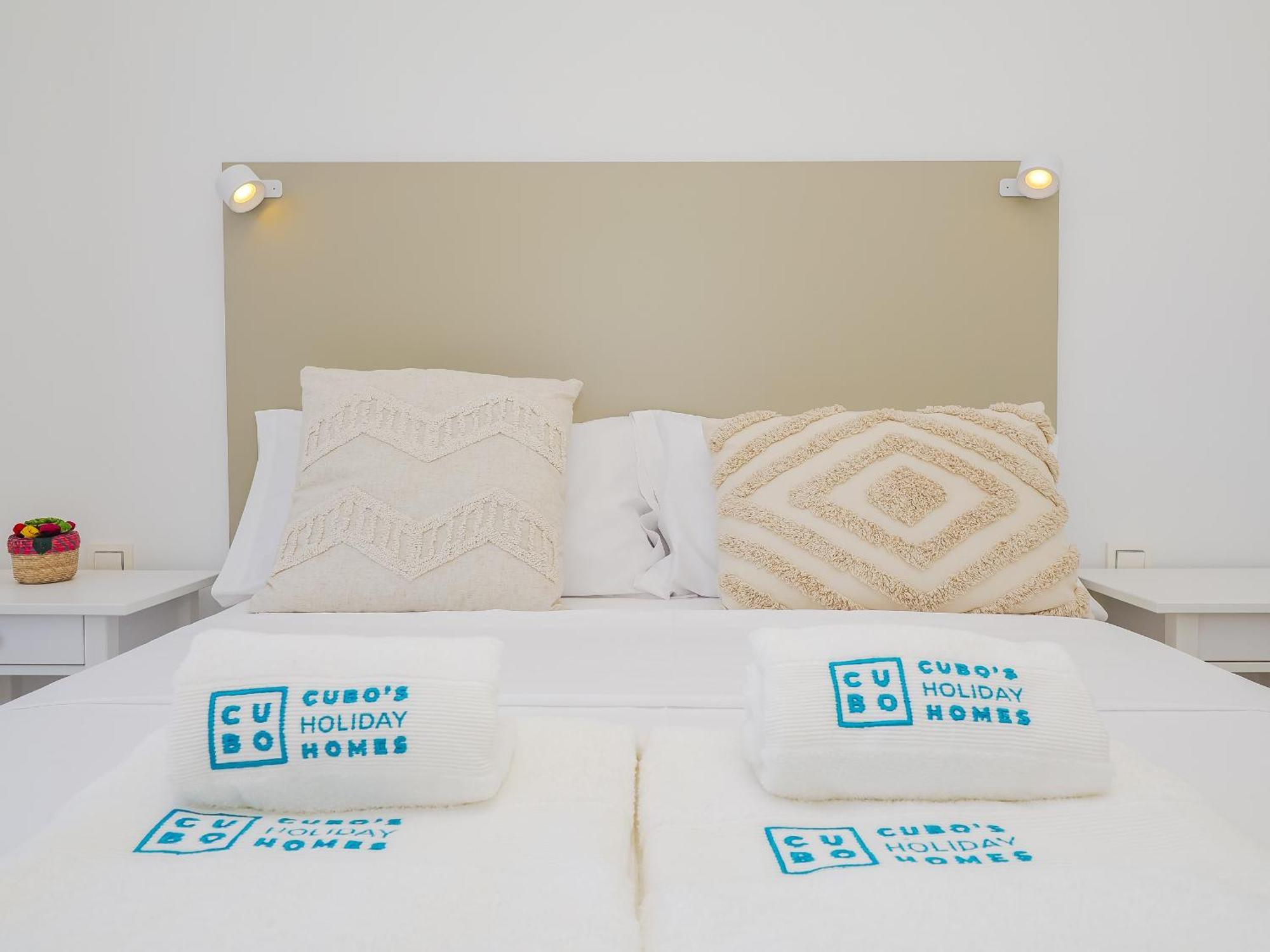 Apartment Cubo's Urban Sky West View 5 *