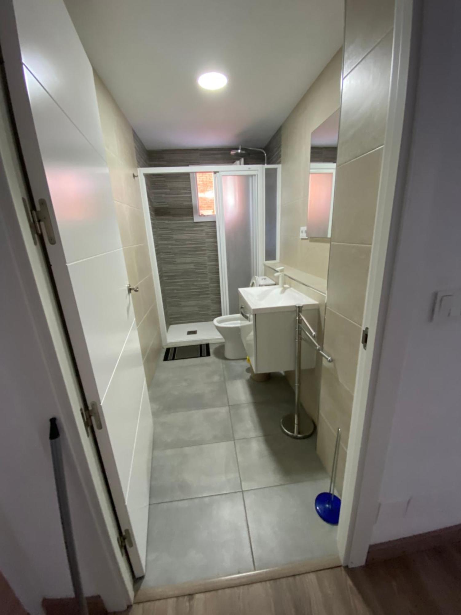 Cerca De Aeropuerto, Metro ,bus Homestay