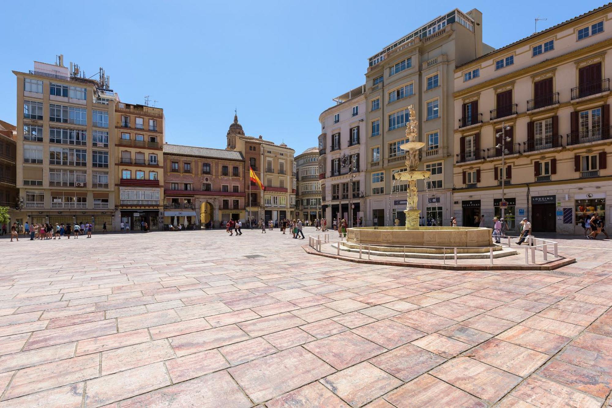 U-nique Plaza Constitucion * Málaga