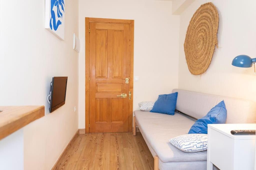3 Bedrooms Center And Apartment