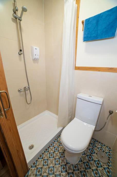 3 Bedrooms Center And Apartment *