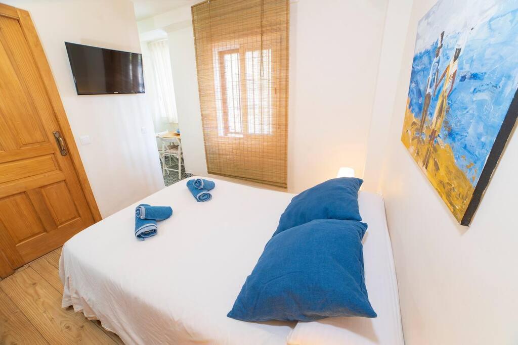 3 Bedrooms Center And