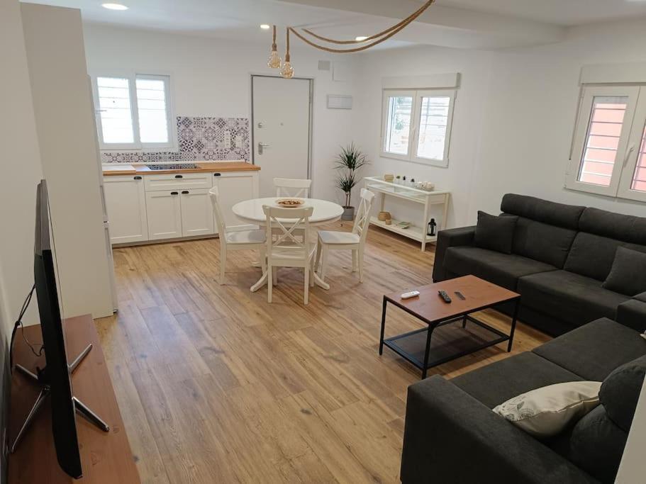 Beautiful House On The El Palo - - Allende Apartment *