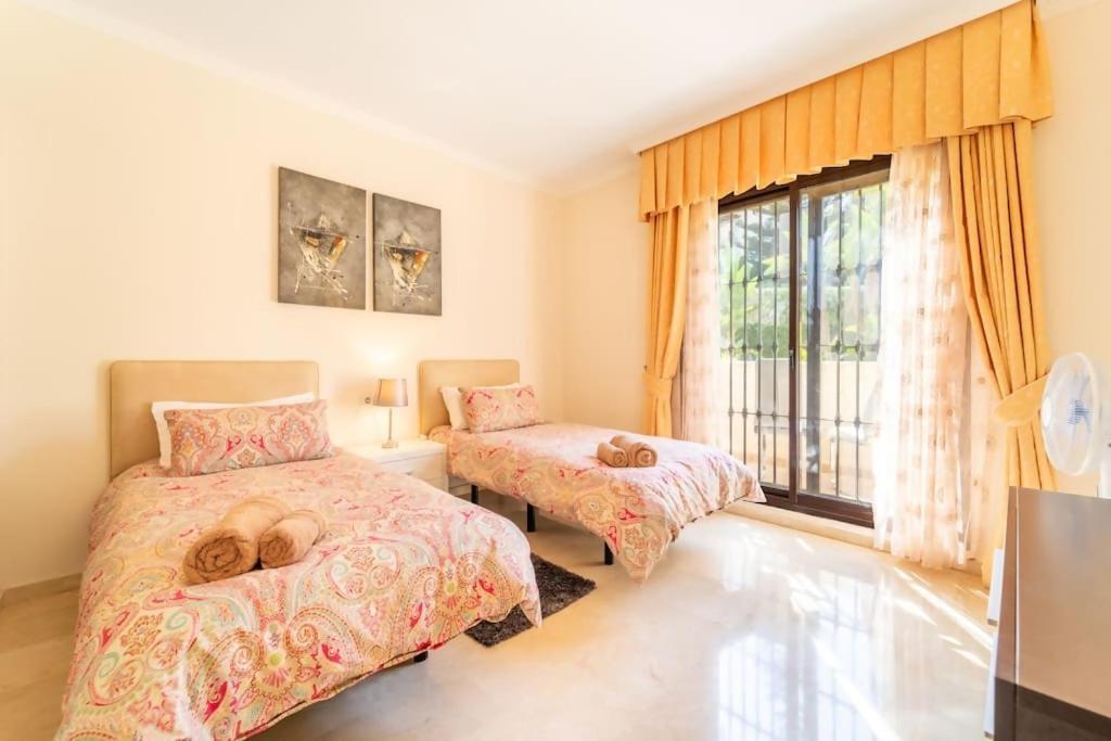 Elegant 3bedroom In La Quinta Marbella Apartment Malaga