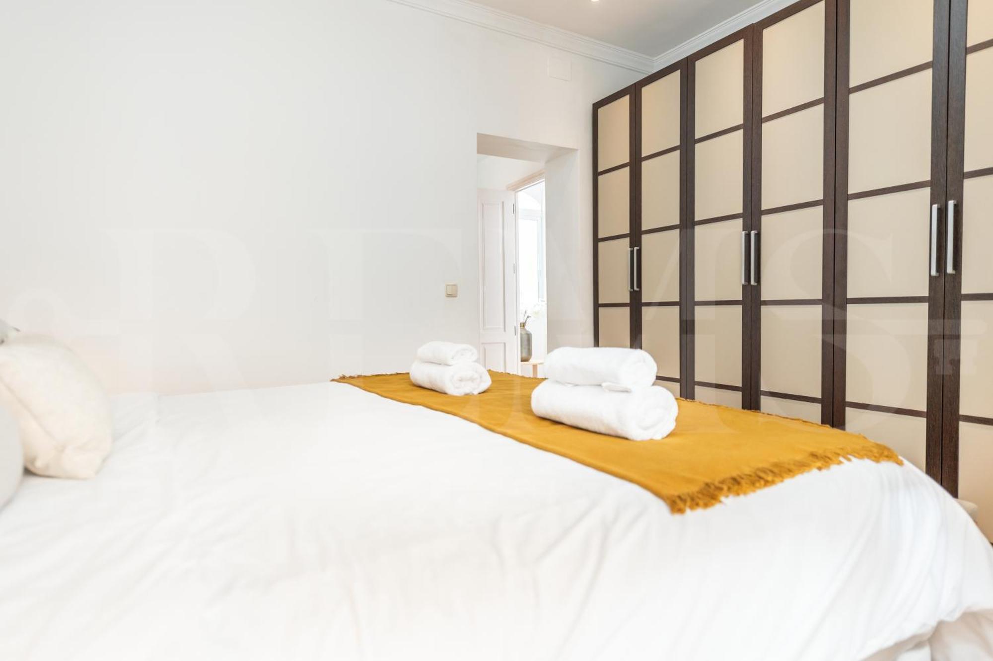 Charming With Private Patio By Rems Malaga