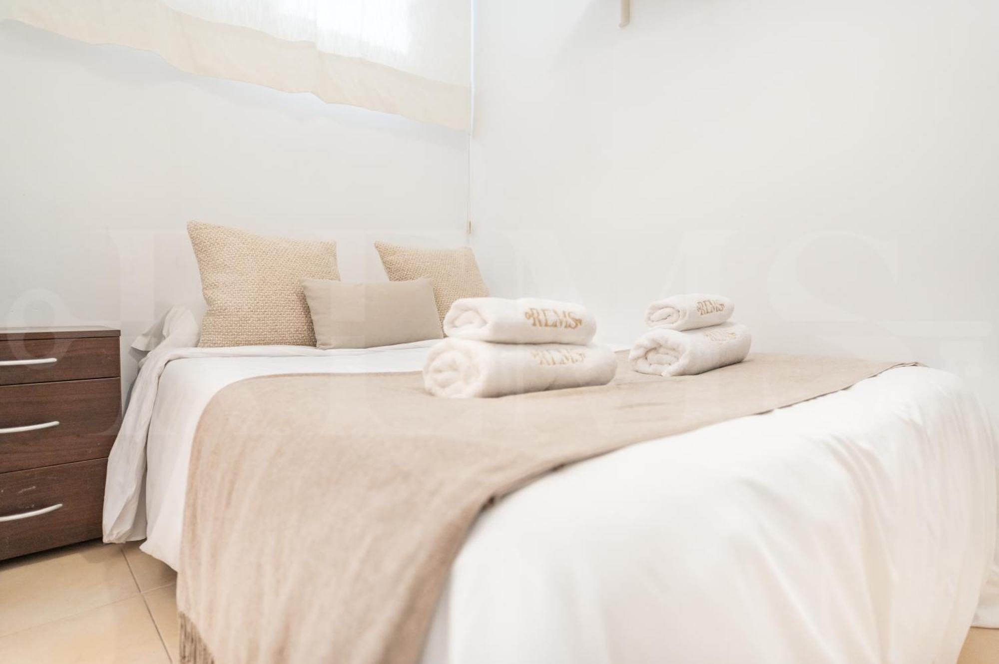 Charming With Private Patio By Rems Malaga