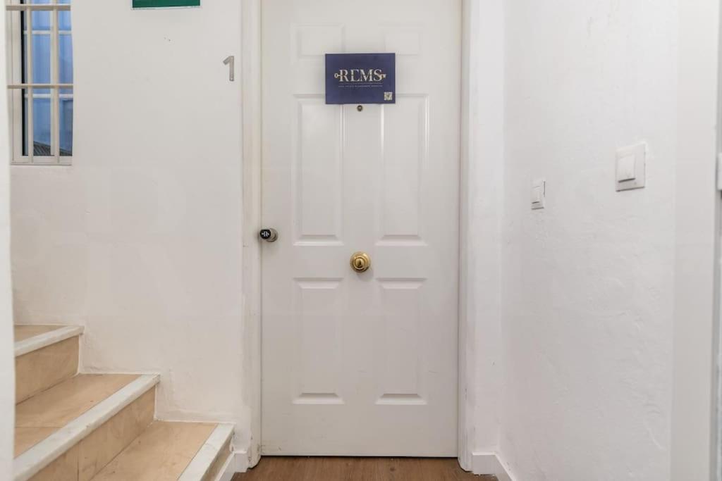 With Private Patio By Rems Apartment Malaga