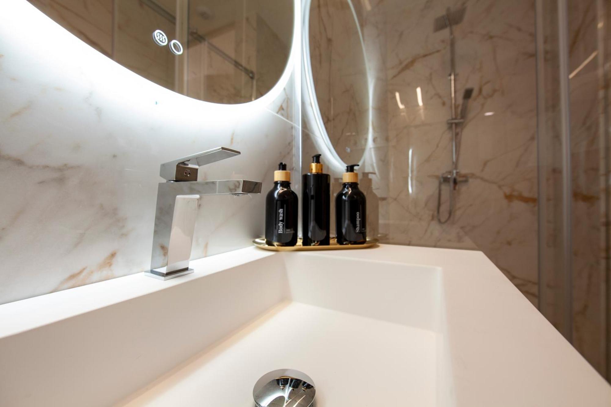 Pries Homes - Center Apartment *