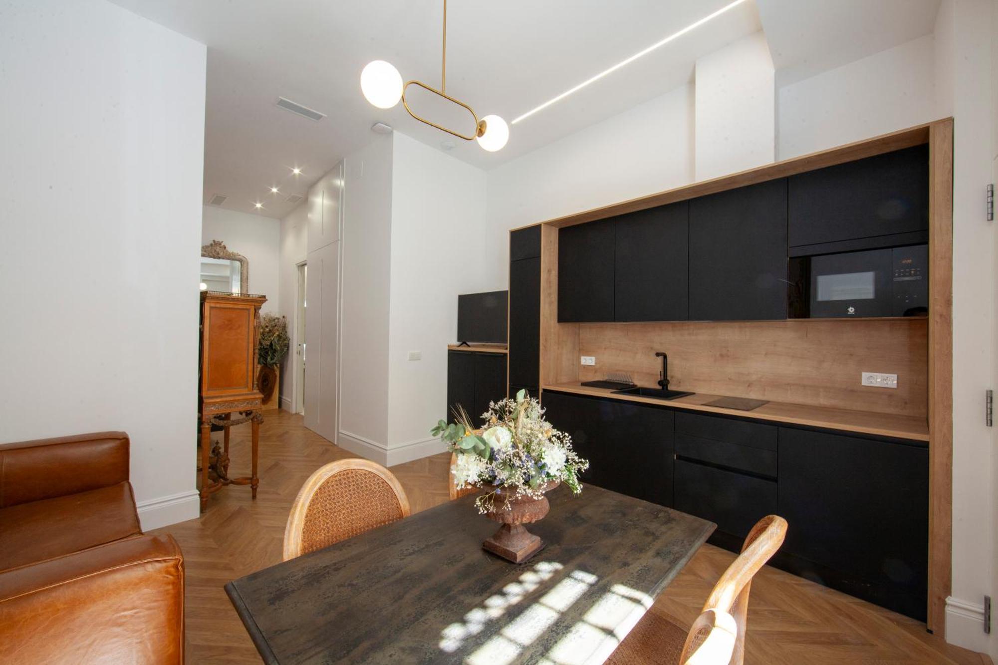 Pries Homes - Center Apartment *