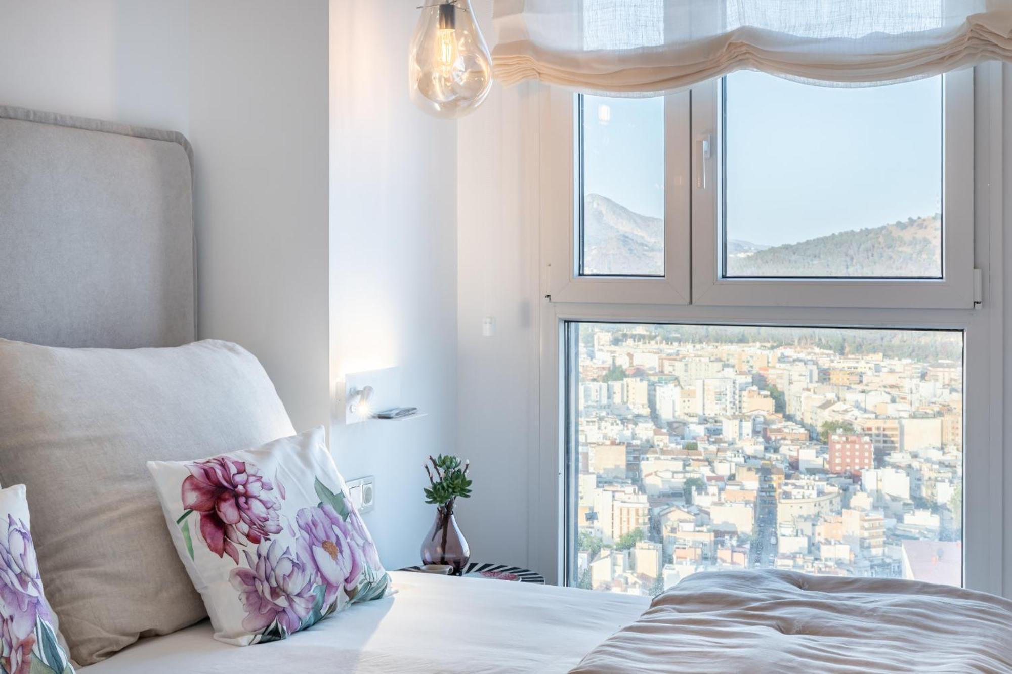 Skyline 8 Pool & Parking Free Apartment *