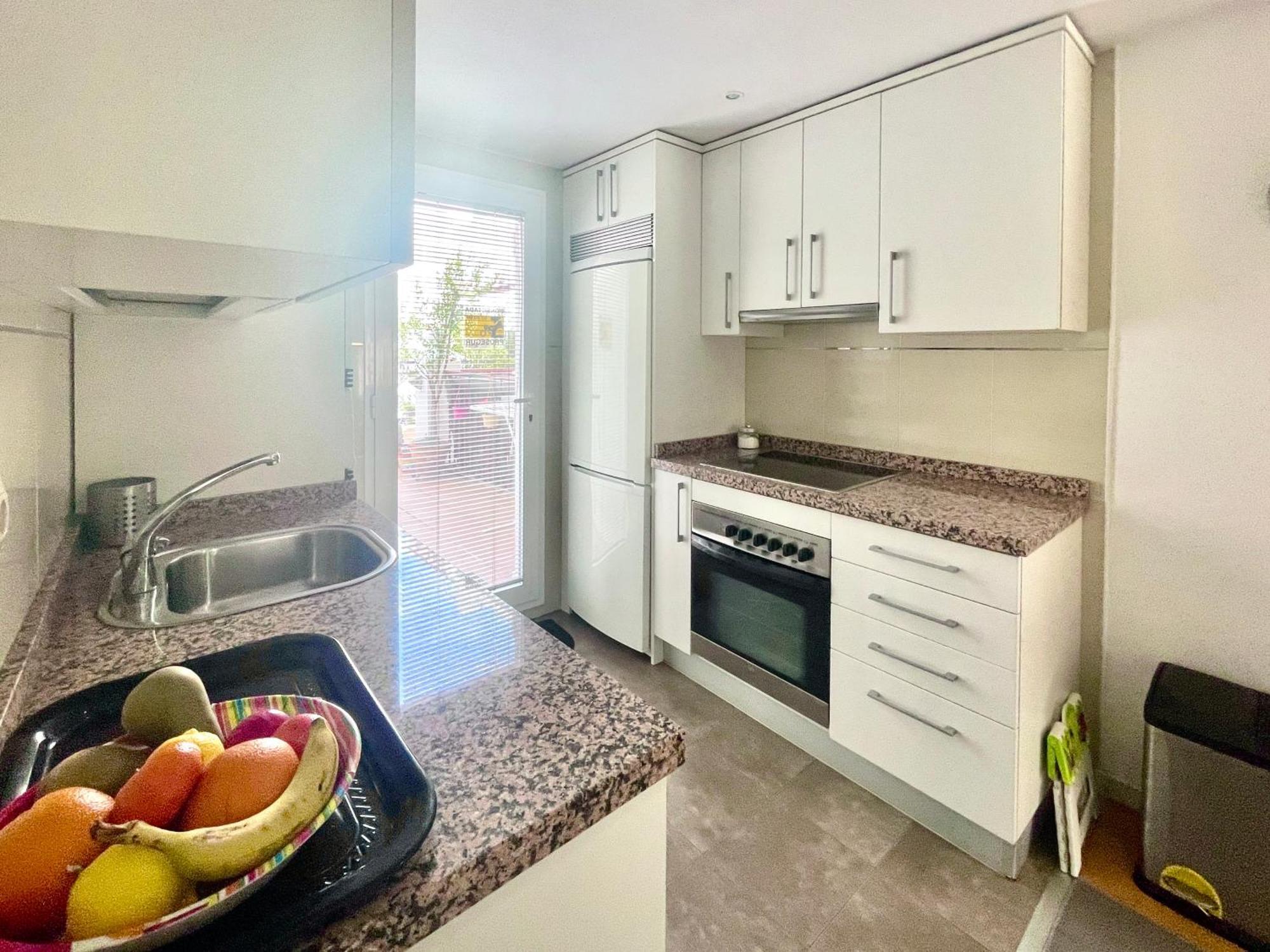 Maravilloso Centrico De 70m2, Jardin Propio 40m2 Con Piscina Ninos Y Parking Opcional Malaga