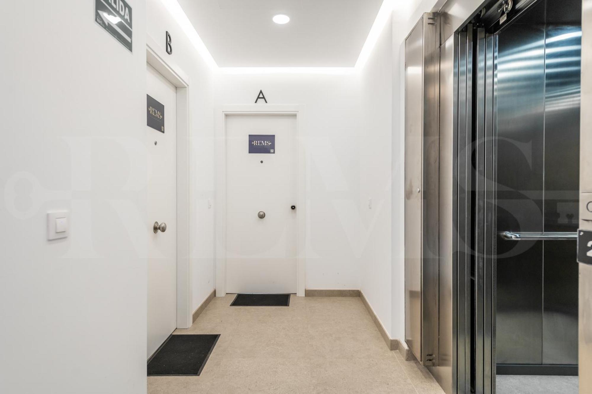Apartment Spacious & Private Terrace By Rems *