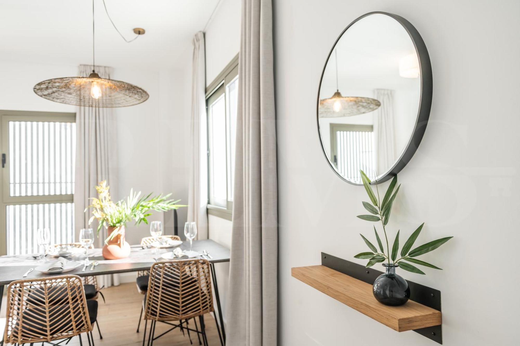 Apartment Spacious & Private Terrace By Rems