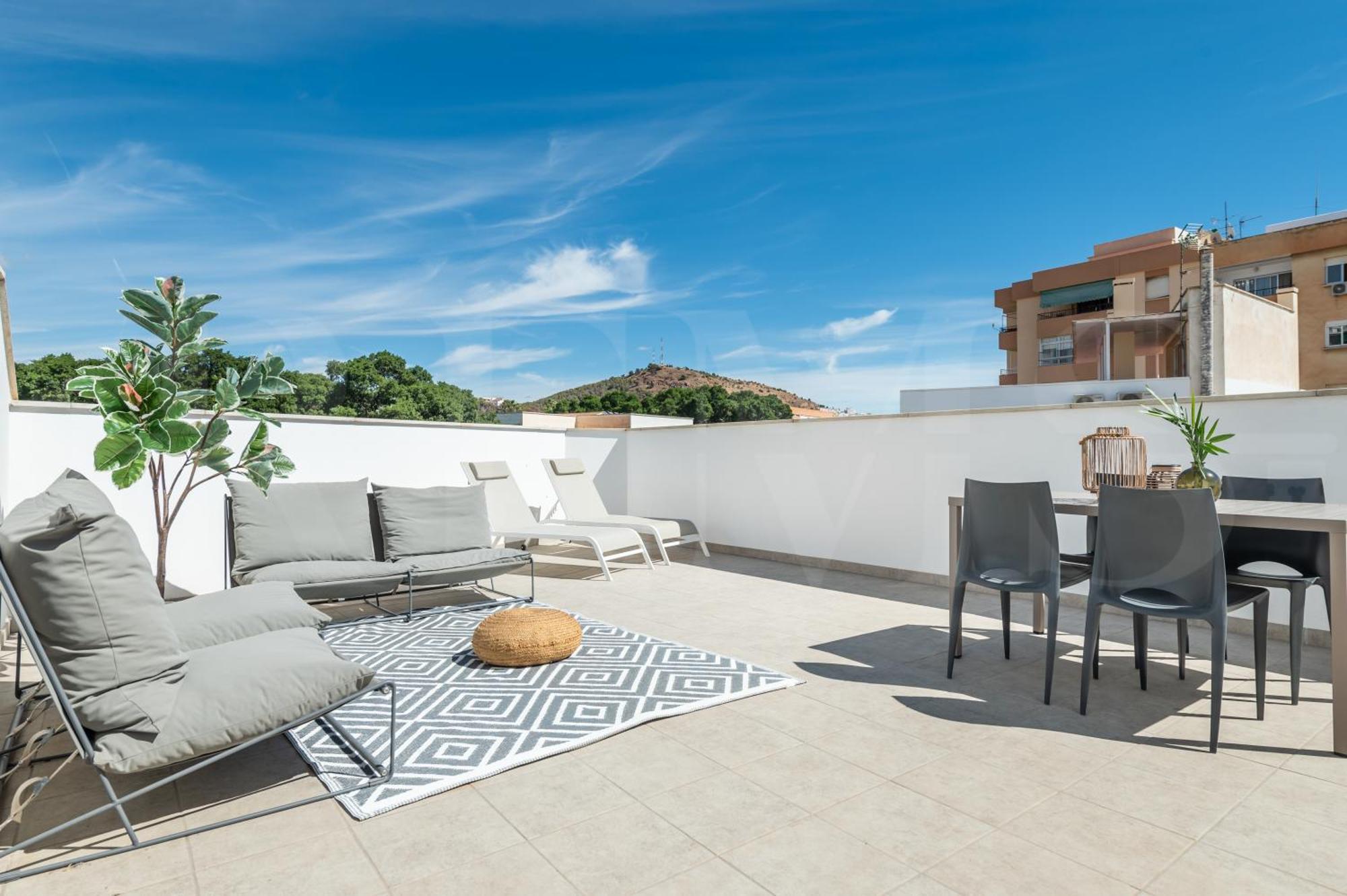Spacious & Private Terrace By Rems Apartment