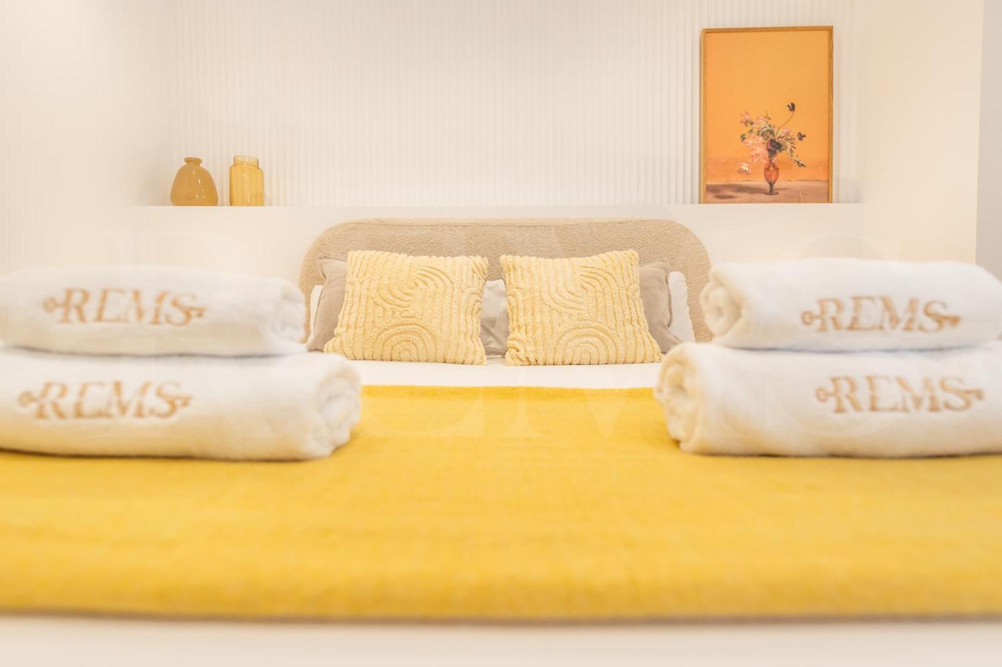 Charming With Private Patio By Rems Malaga