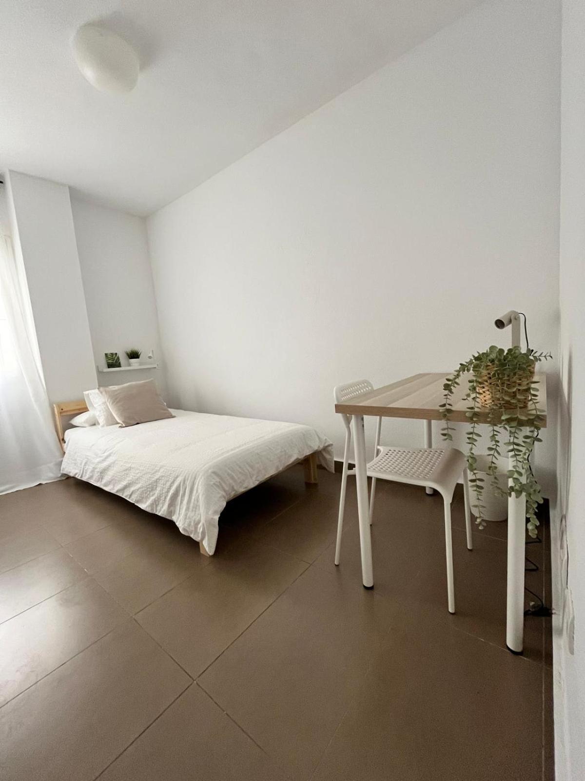 Apartment Prime Location - Stylish With Free Wifi, Free Parking, Steps From The Historic Center