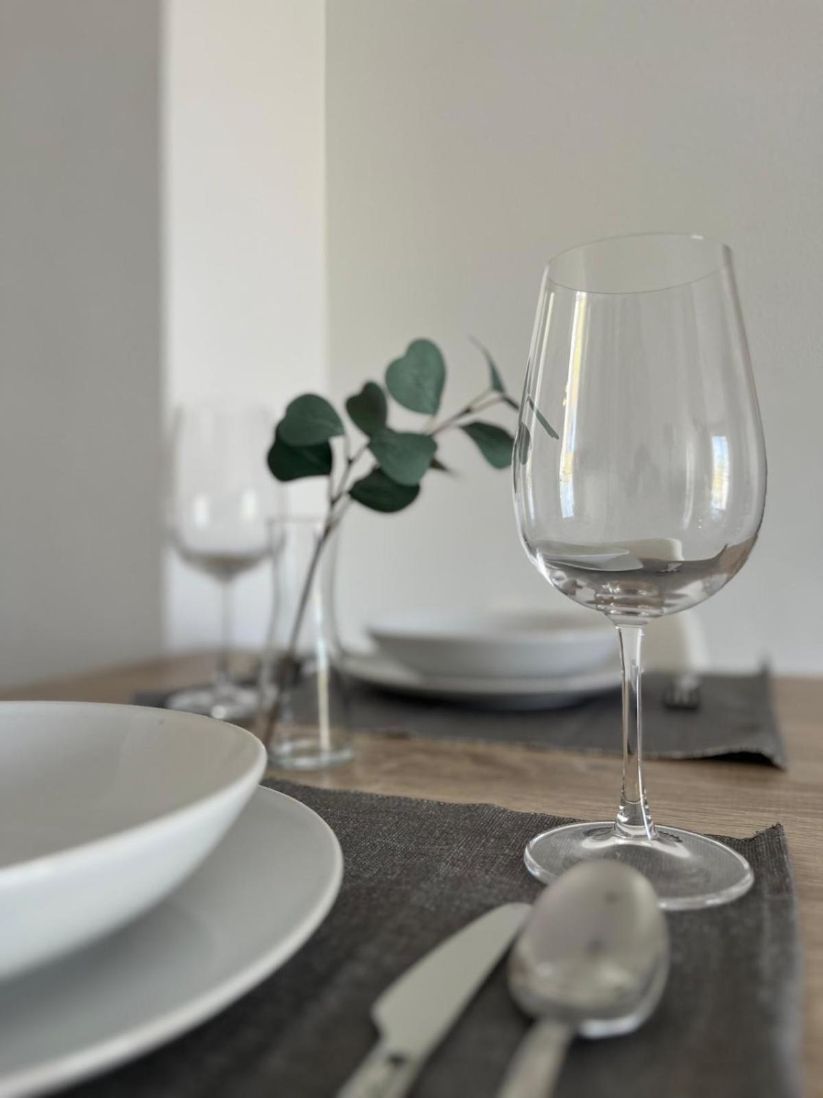 Prime Location - Stylish With Free Wifi, Free Parking, Steps From The Historic Center Apartment Málaga
