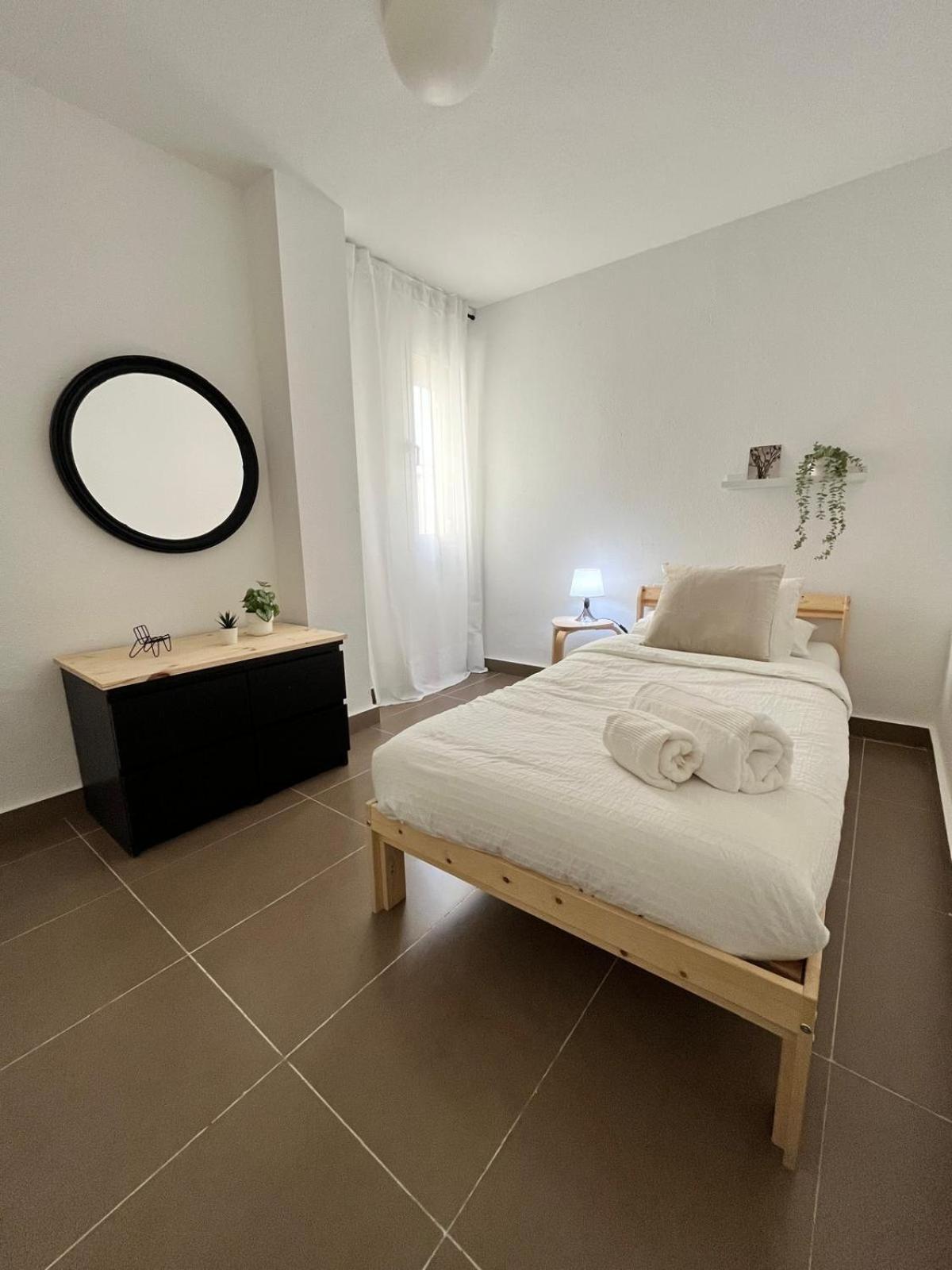 Prime Location - Stylish With Free Wifi, Free Parking, Steps From The Historic Center Apartment