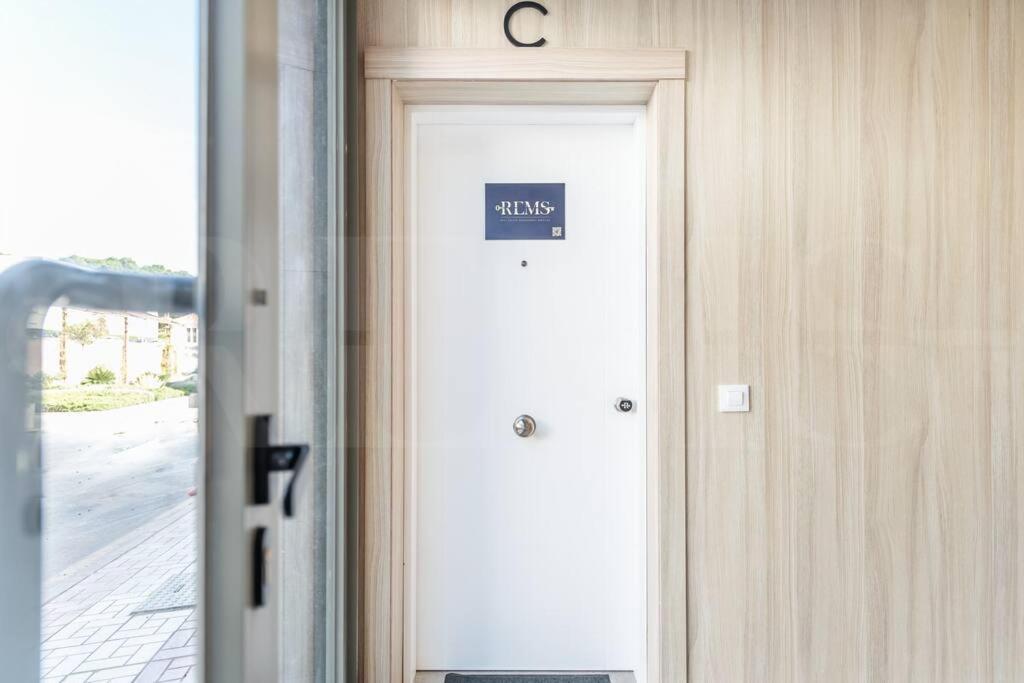 Enchanting And Bright Center By Rems Apartment