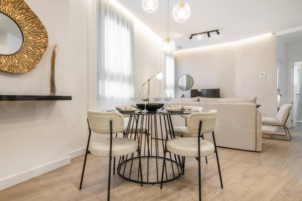 Enchanting And Bright Center By Rems Malaga