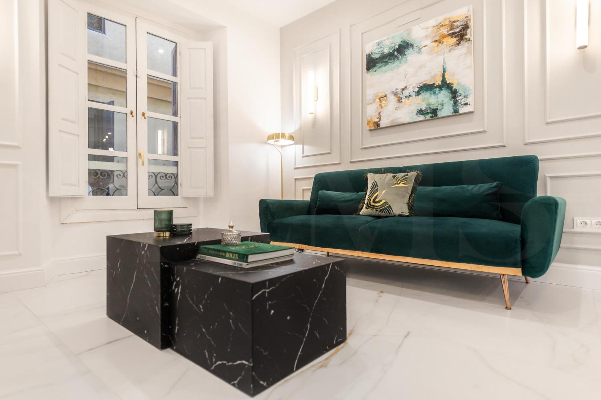 Apartment Glamorous Flat In The Heart Of By Rems *